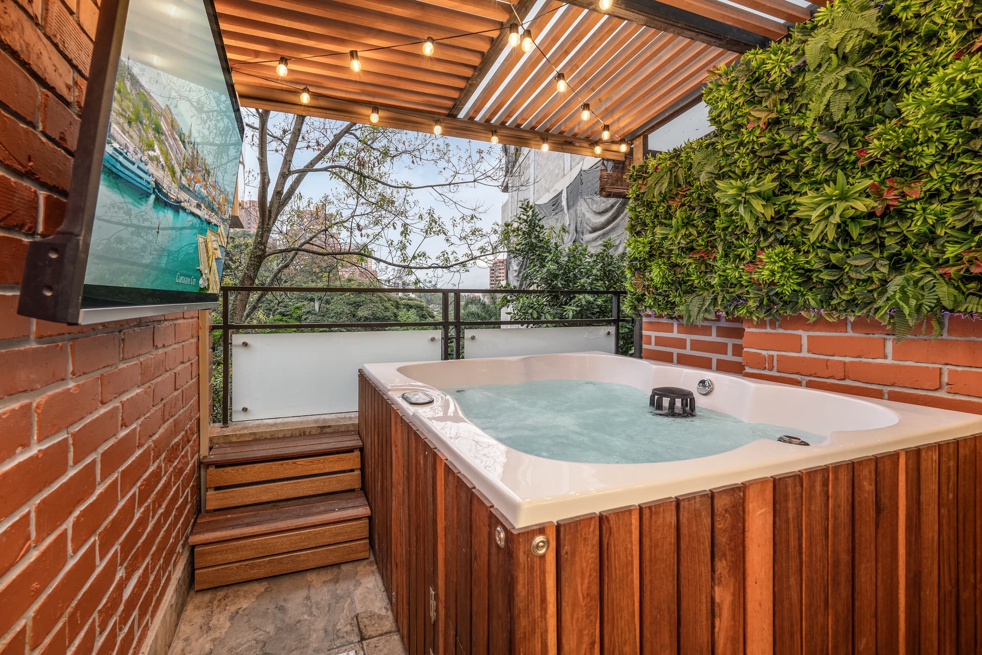 Private jacuzzi